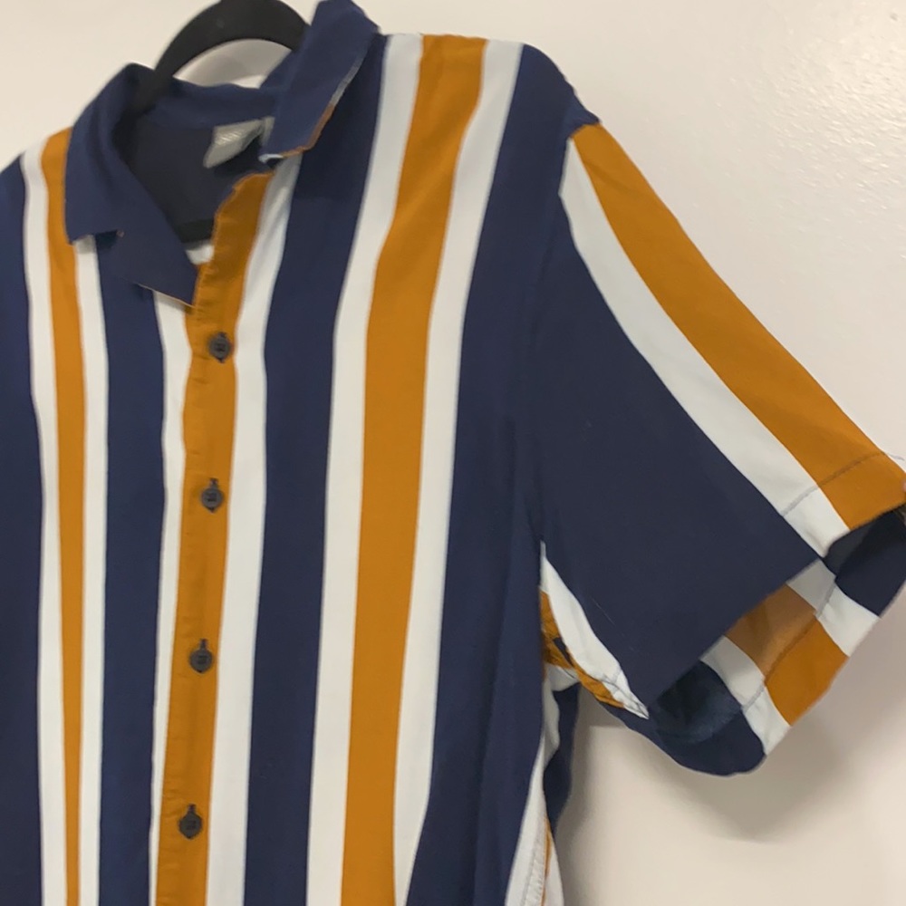 Short sleeve button up - Picture 3 of 4